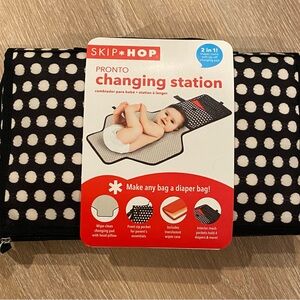 Skip Hop Pronto Baby Changing Station